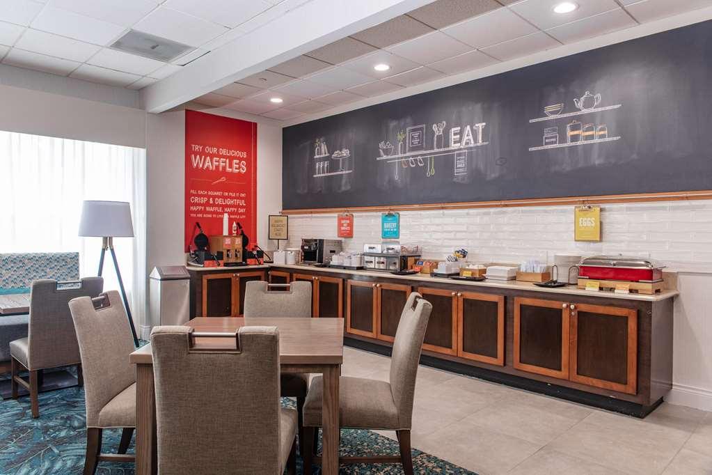 彭布罗克派恩斯希尔顿欢朋酒店 外观 照片